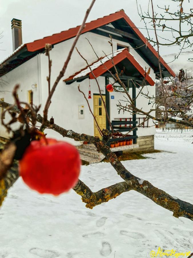 Kosta'S Romantic House Plav Luaran gambar
